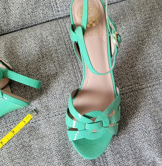 SALE. VINCE CAMUTO retro style mint green patent snakeskin heel size 8 - Picture 9 of 13